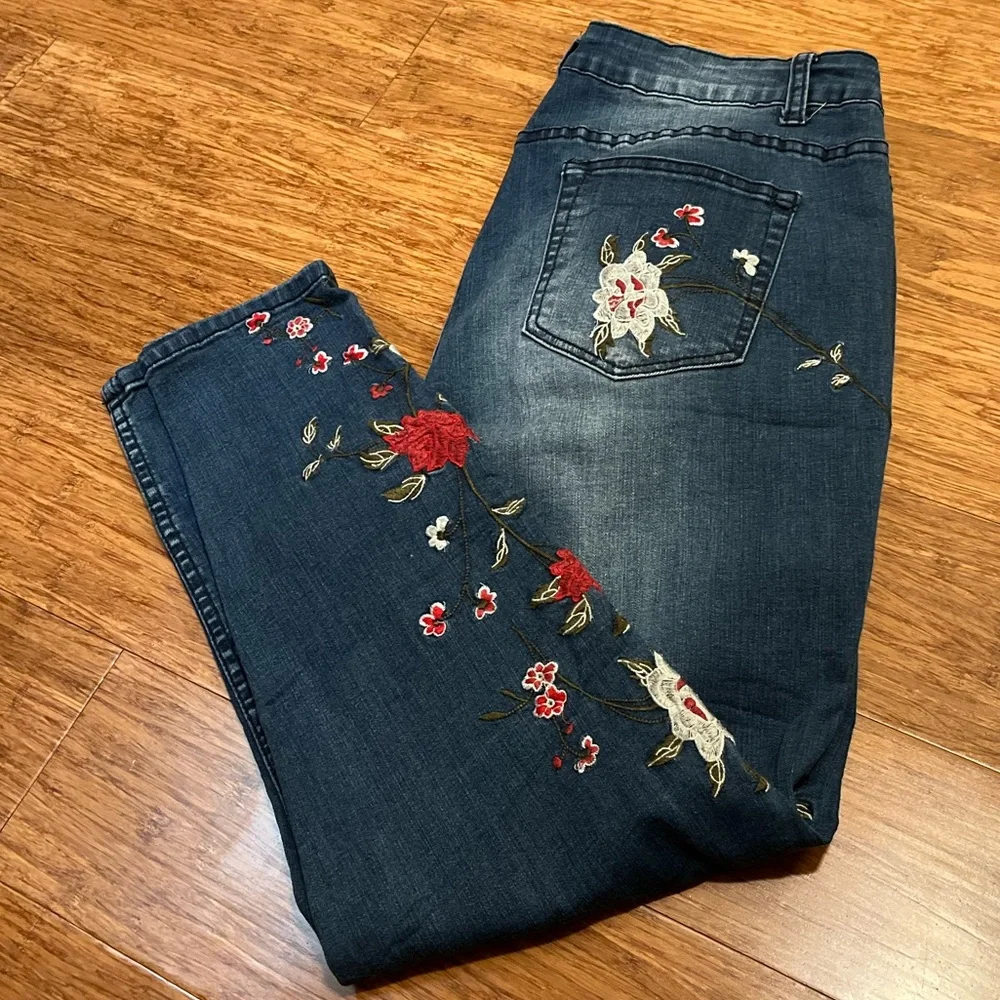 Sandpiper Embroidered Dark Wash Cropped Jeans – Floral – Size 18 - Picture 12 of 15